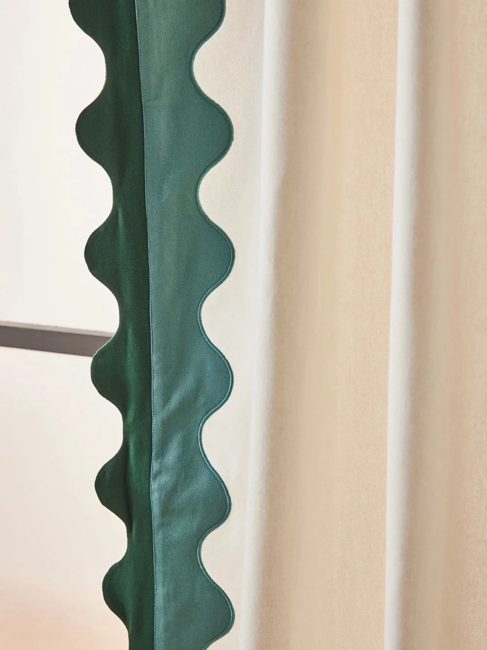 New 63 x 50 Anthropologie Maeve scallopped curtain white cream green scallop